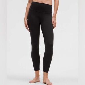 Lululemon EUC Align High-Rise Pant 25"
Black- size 2